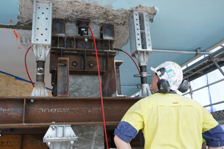 Hydraulic Jacks & Lifting Equipment's